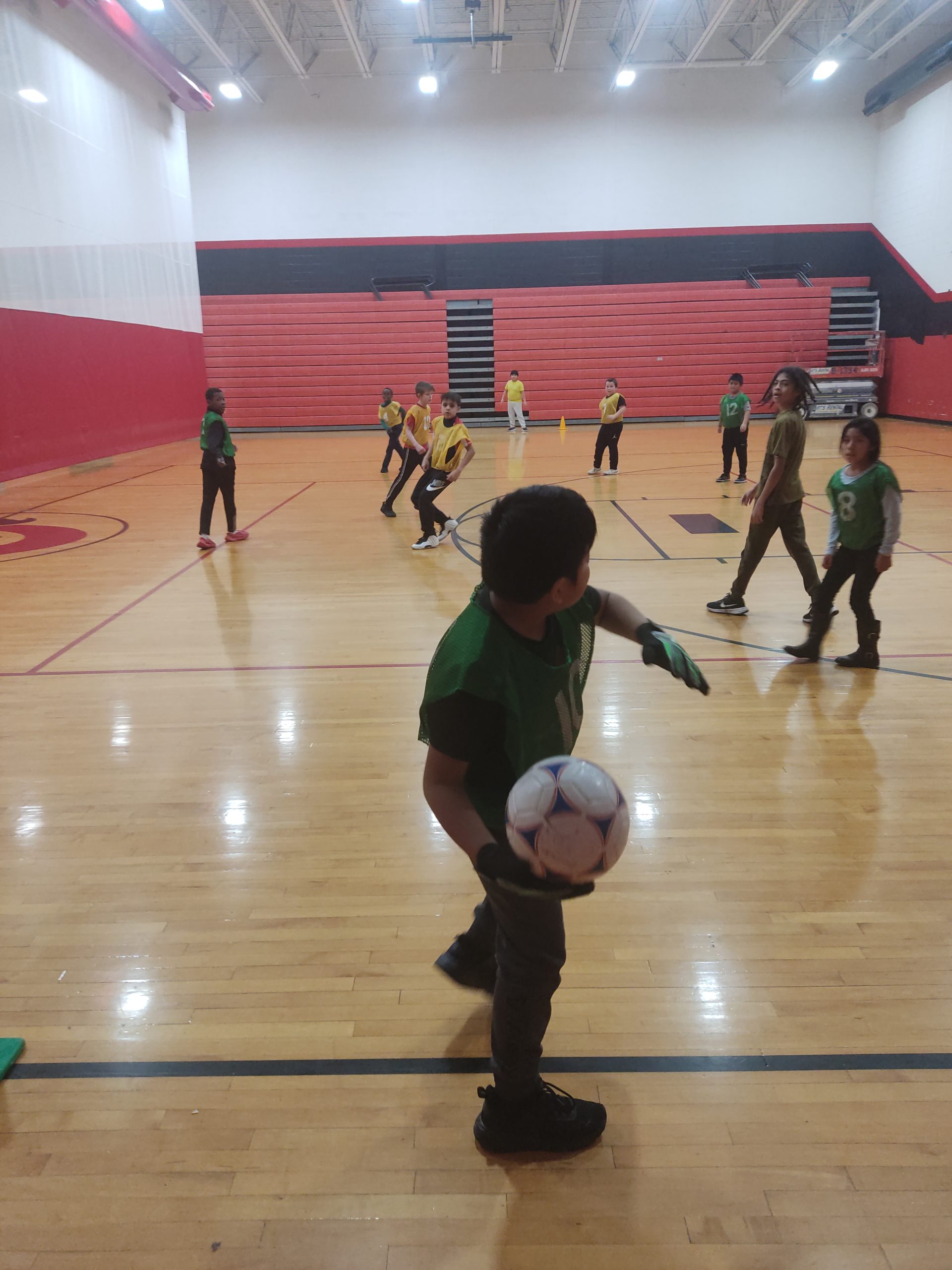 KENTUKIANA 7: 'Fútbol' en la escuela